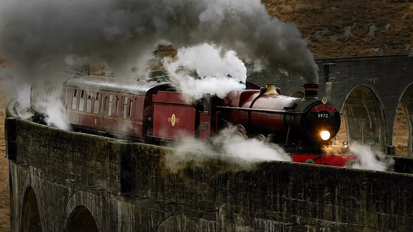 The 'Real Life' Hogwarts Express Exists In Scotland And You Can Ride It For Just £31