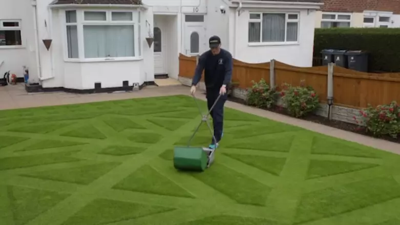 Garden Wizard Spent 273 Hours Mowing His Award-Winning Lawn And Clearly Hasn't Heard Of Netflix