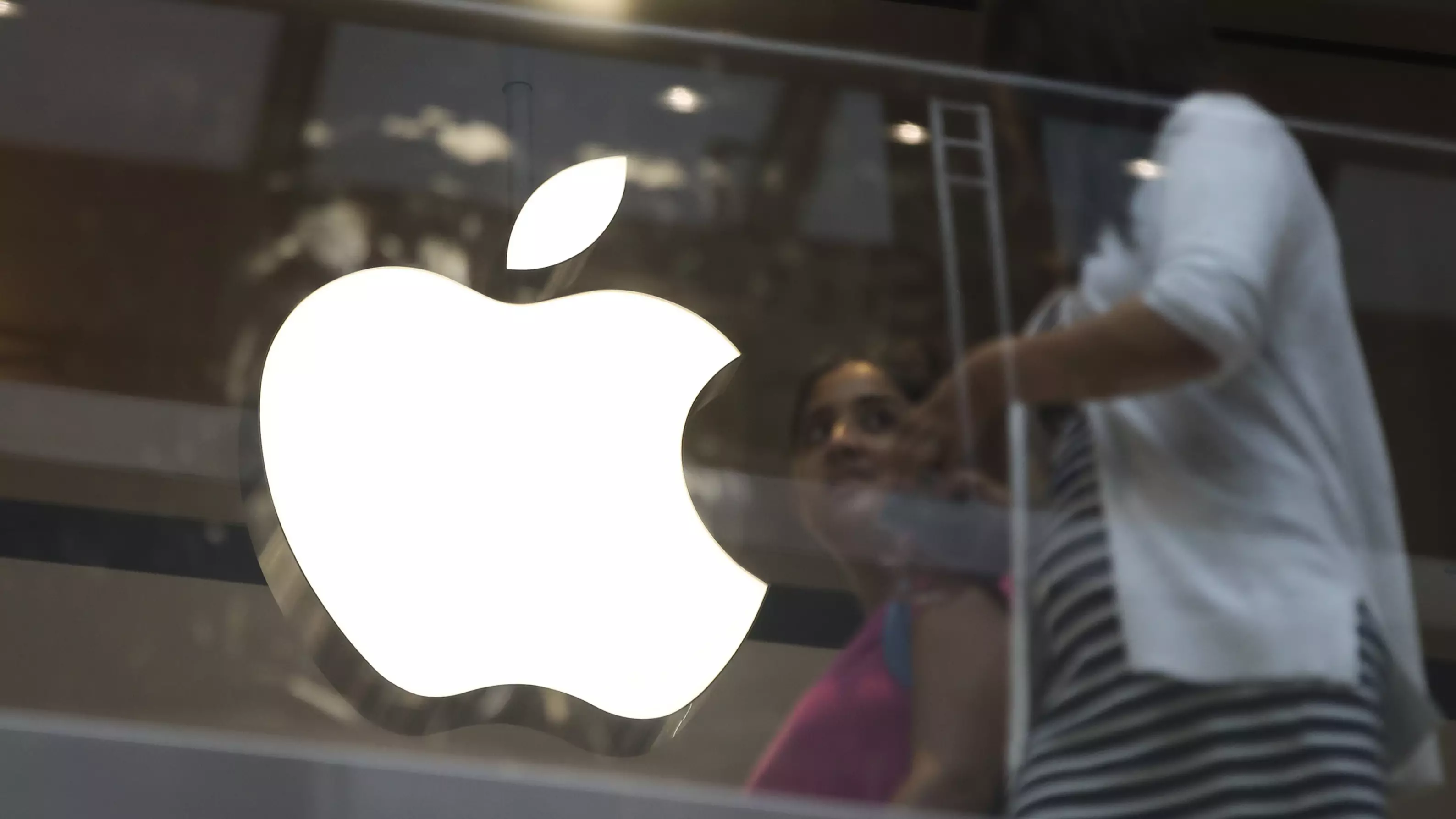 Teenager Files $1 Billion Lawsuit After 'Apple Face Recognition Led To False Arrest'