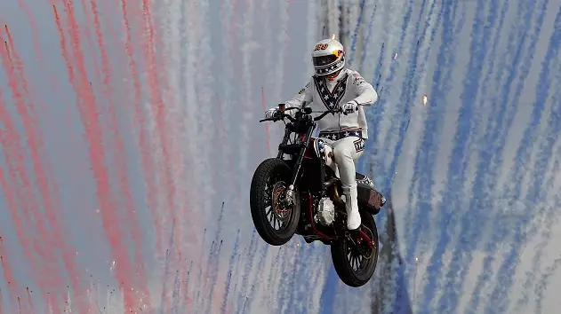 Extreme Motorcyclist Travis Pastrana Smashes Evel Knievel's Jump Records