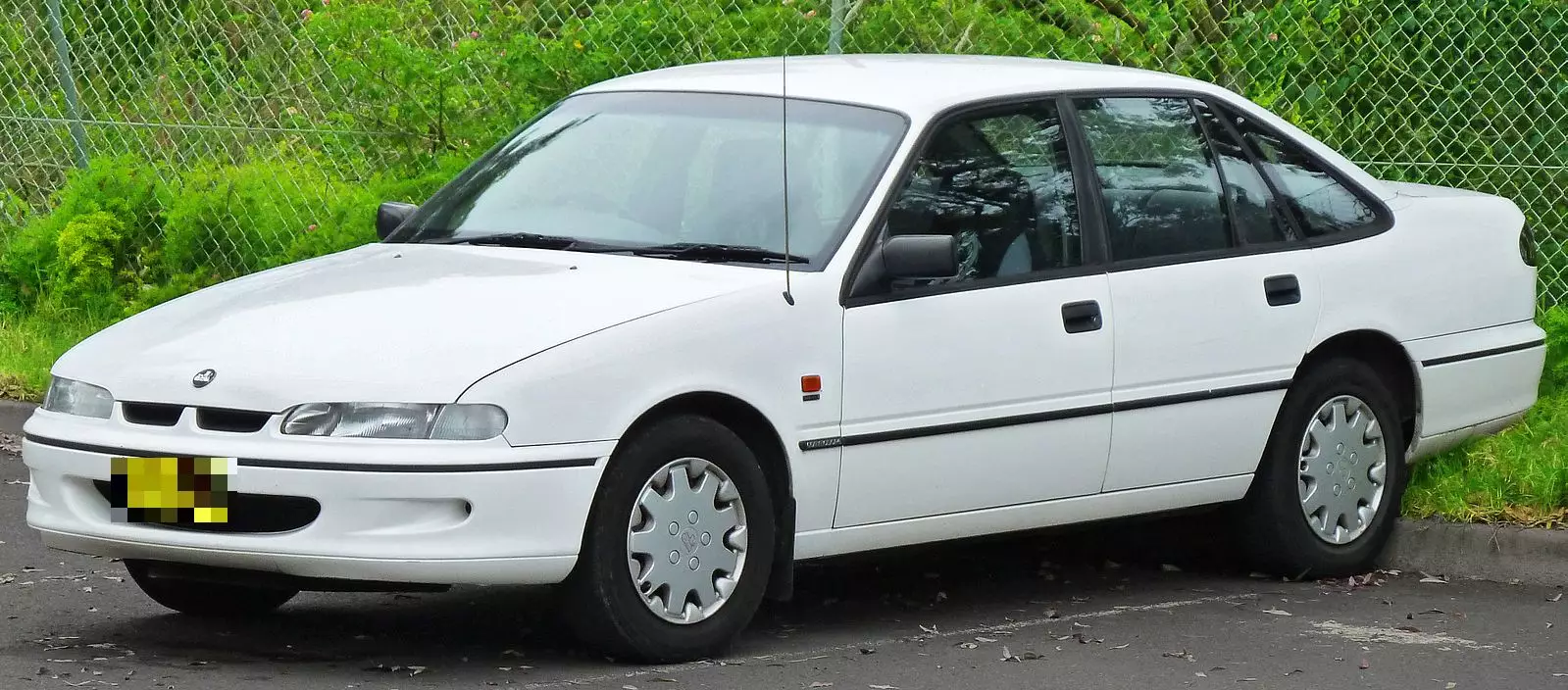 .C1995 Holden Commodore (VR II) Executive sedan.