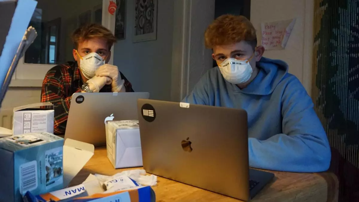 Two College Students Make £10,000 Selling Face Masks Following Coronavirus Outbreak 