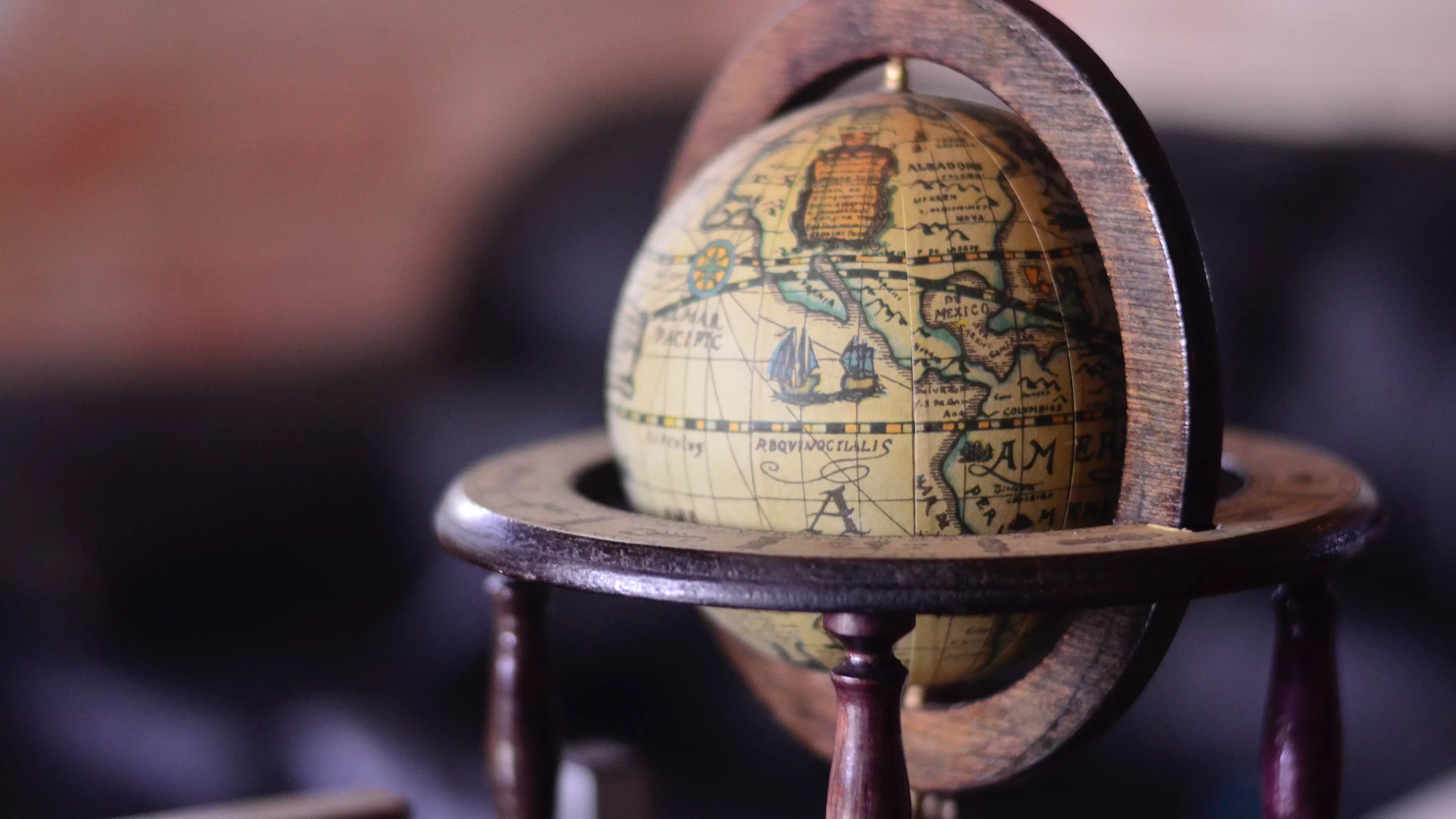 People Are Turning Old Globes Into Ceiling Lights - And They’re Gorgeous 
