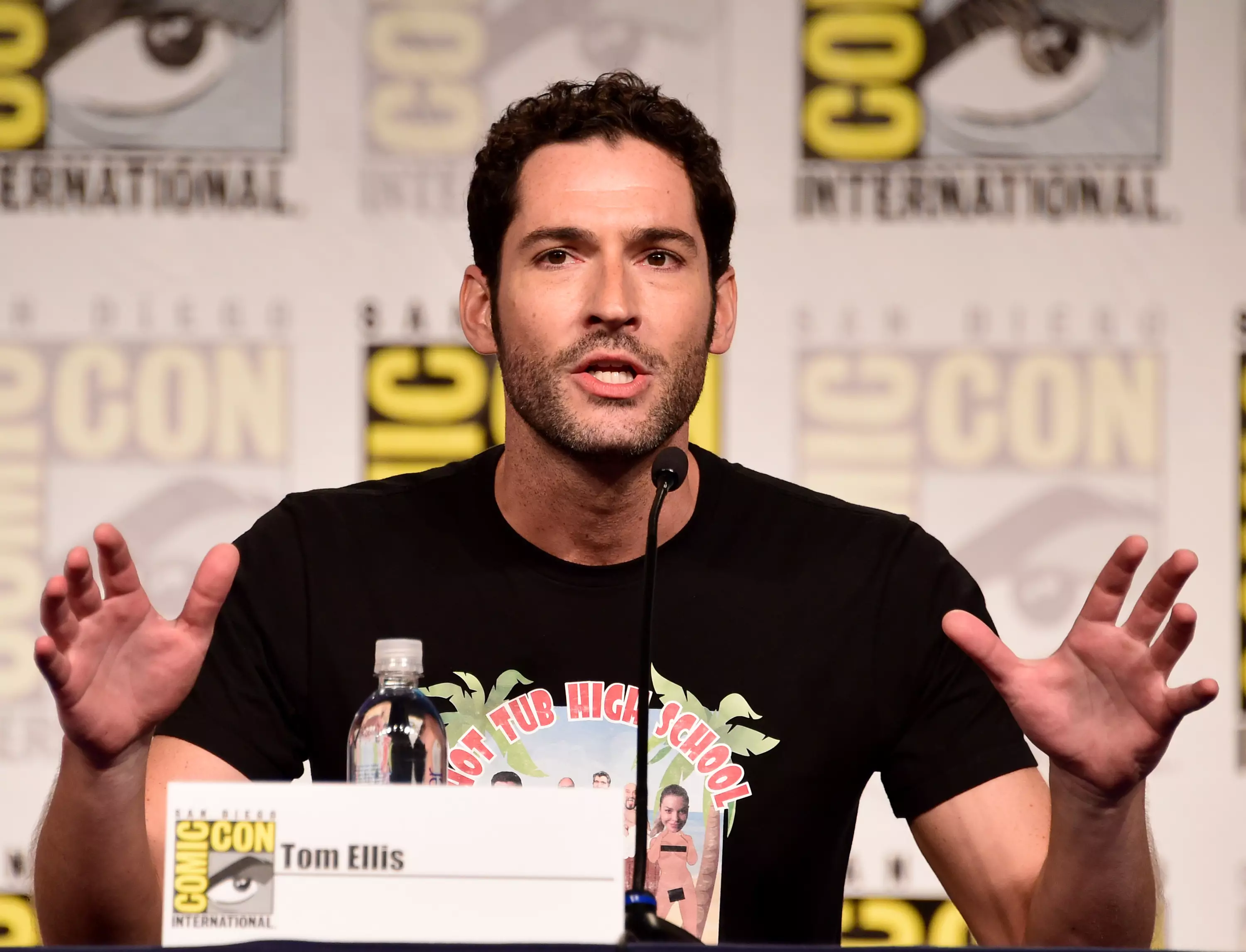 Tom Ellis has reportedly signed up for the sixth season of Lucifer.