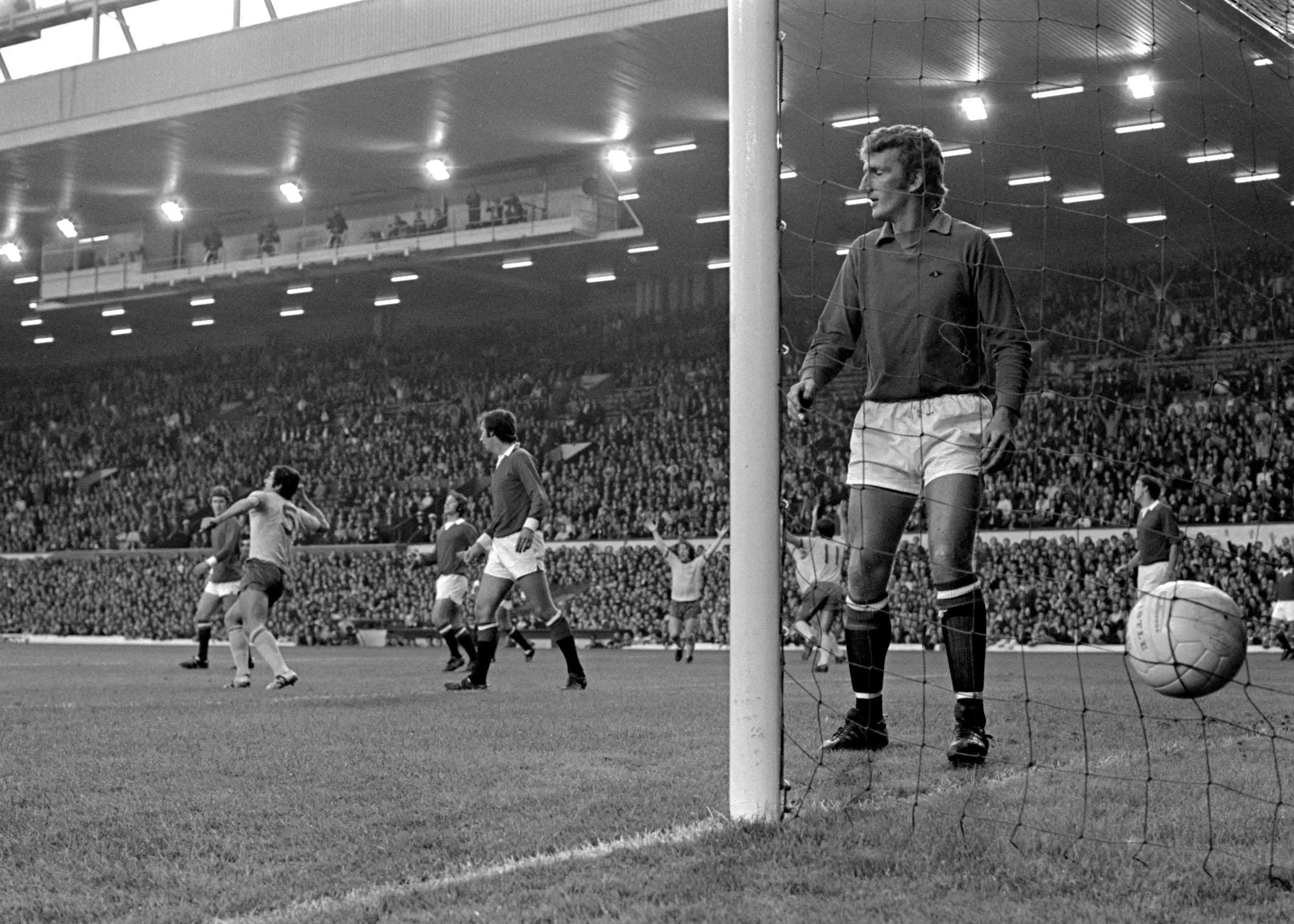 Alex Stepney looks on after Arsenal open the scoring. Image: PA Images
