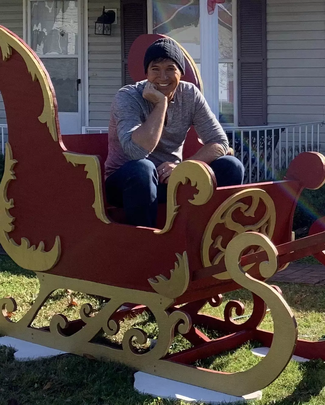 A former Hollywood set designer built his Christmas-obsessed mother a sleigh fit for Santa Claus (