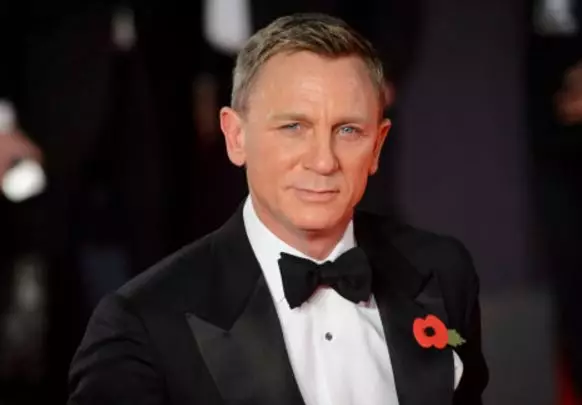 Daniel Craig's Gloves Nearly Cost Skyfall Millions Of Dollars