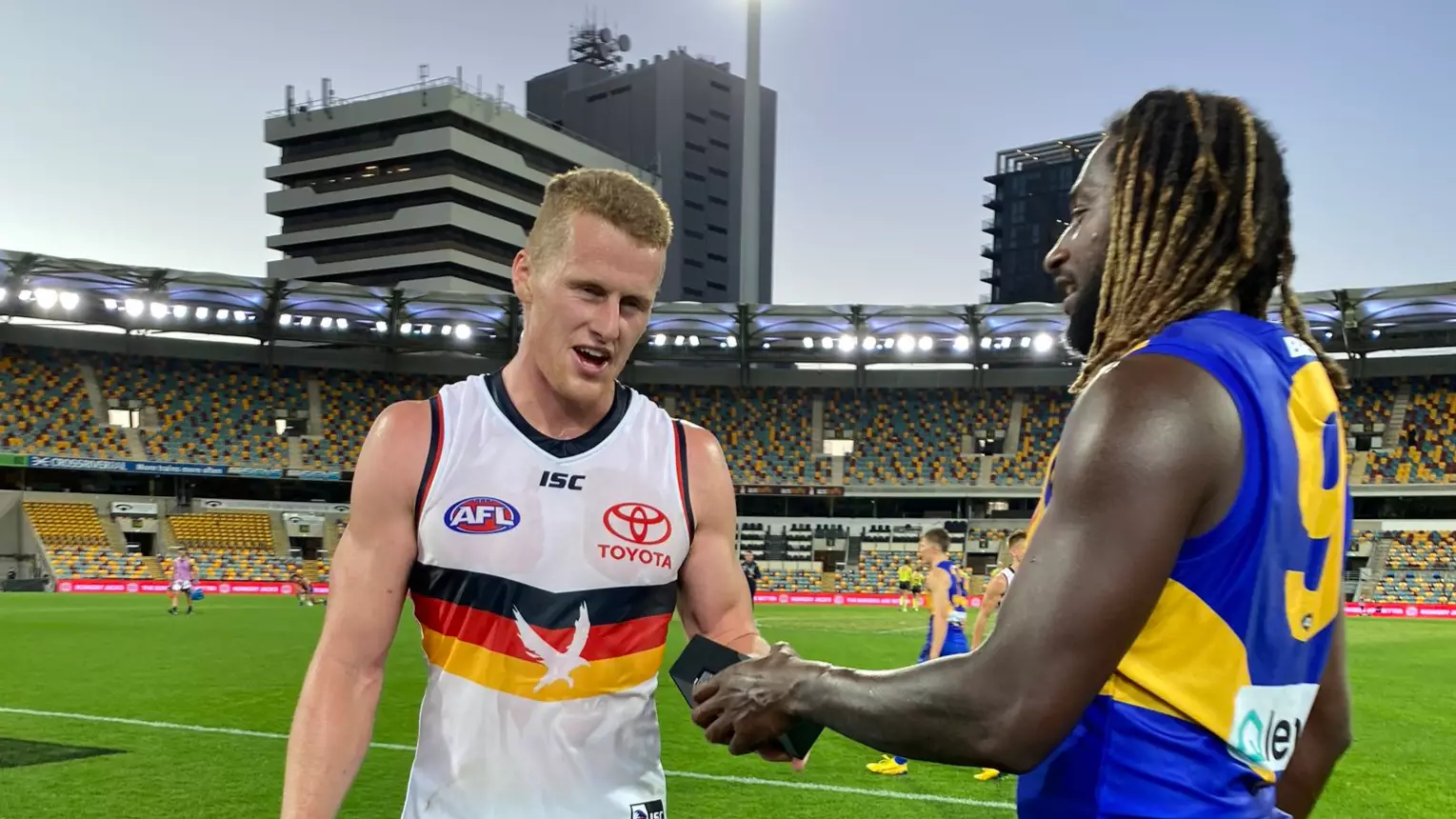 Nic Naitanui Gifts Rival AFL Star A New Phone After Accidental Tweet