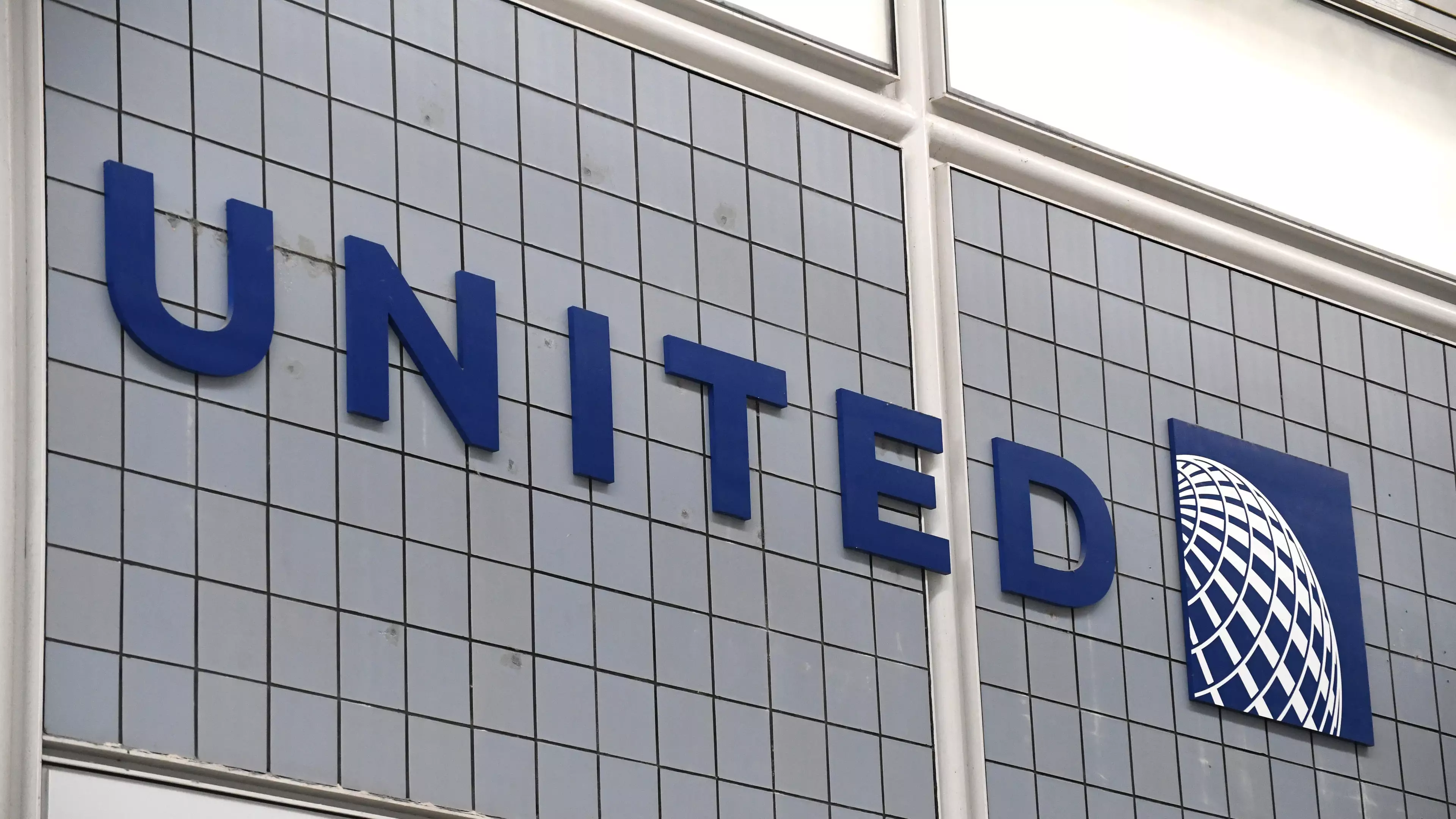 Couple Flying To Their Own Wedding Removed From United Airlines Flight
