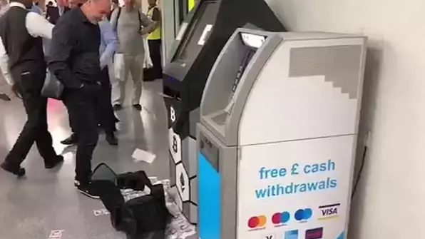 Video Shows ATM Spitting Out £20 Notes At Busy Tube Station