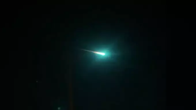 Green 'Fireball' Flashes Across The Sky And Stuns Onlookers In Australia 