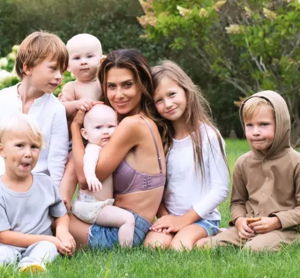 Hilaria Baldwin and her six kids. (