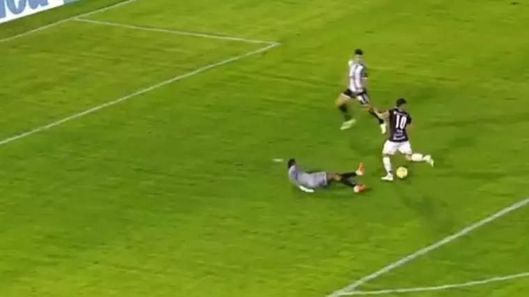 Andres Roa Scores Outrageous No-Look Goal In Argentina 