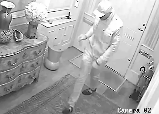 Burglar apologizes to homeowner as he gets chased out the front door