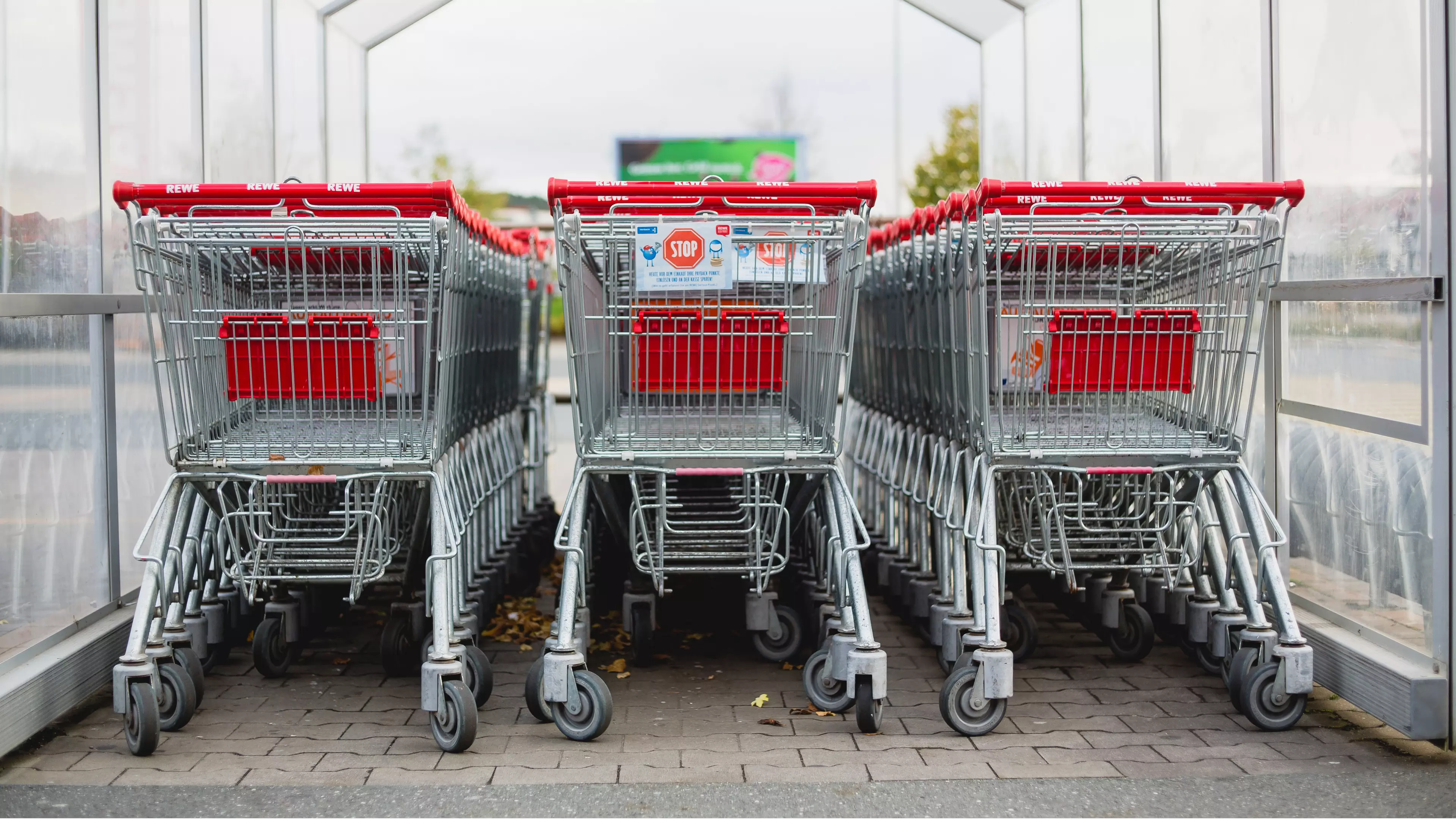 Shopper's Hack For Unlocking Shopping Trolley Without A Pound Coin
