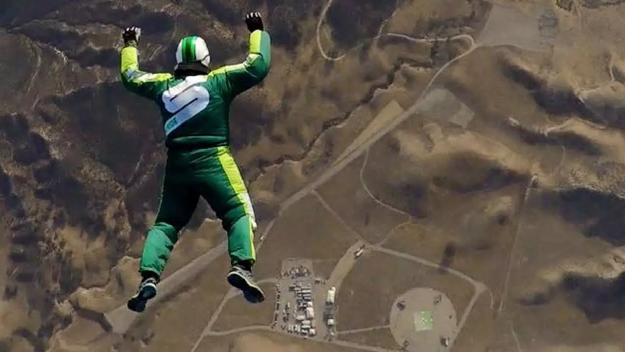 People Are Shocked By Daredevil Luke Aikins' Skydive From 25,000 Feet Without A Parachute
