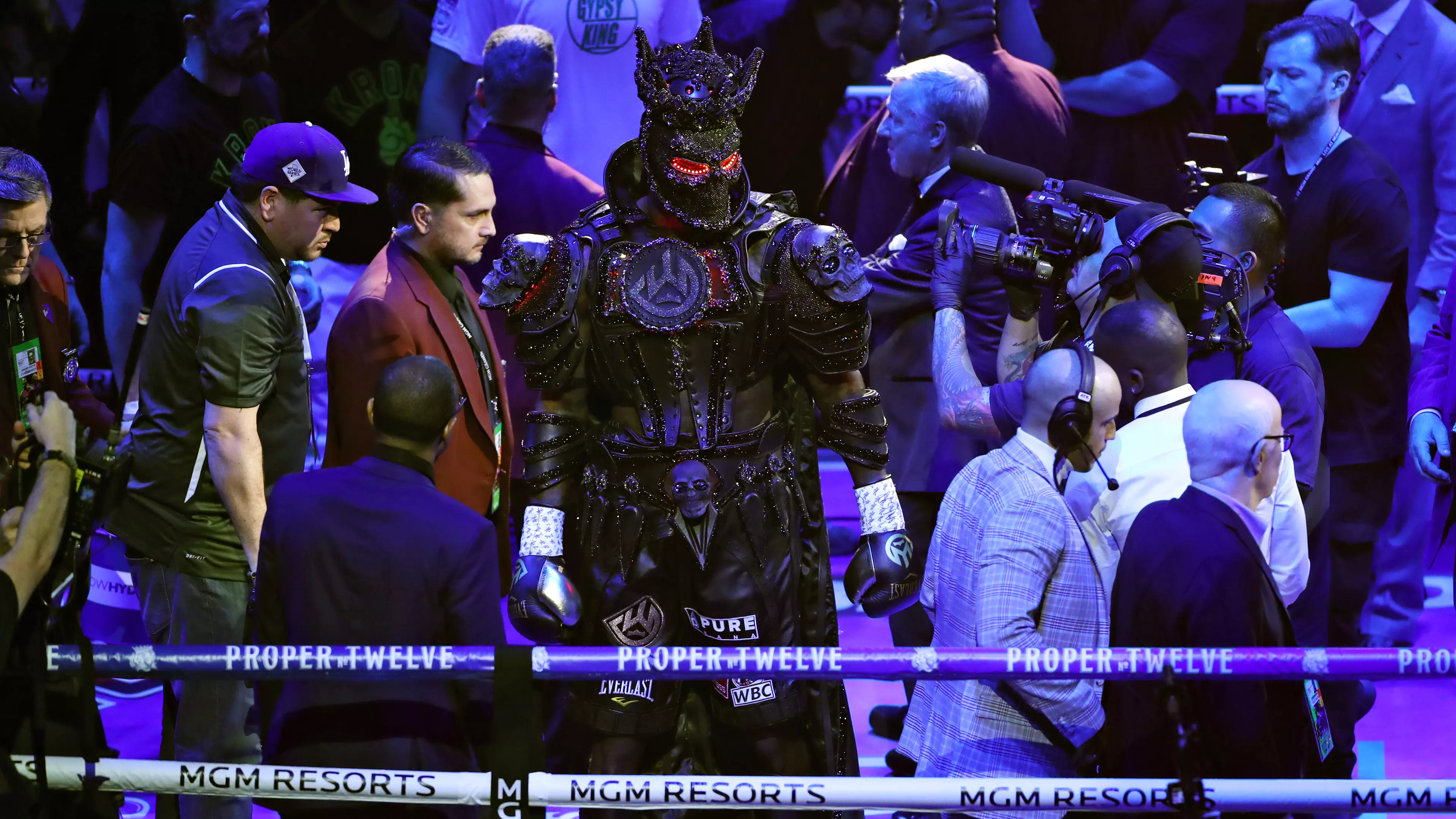 Deontay Wilder Claims 40-Pound Entrance Costume Drained Him Before Fury Fight
