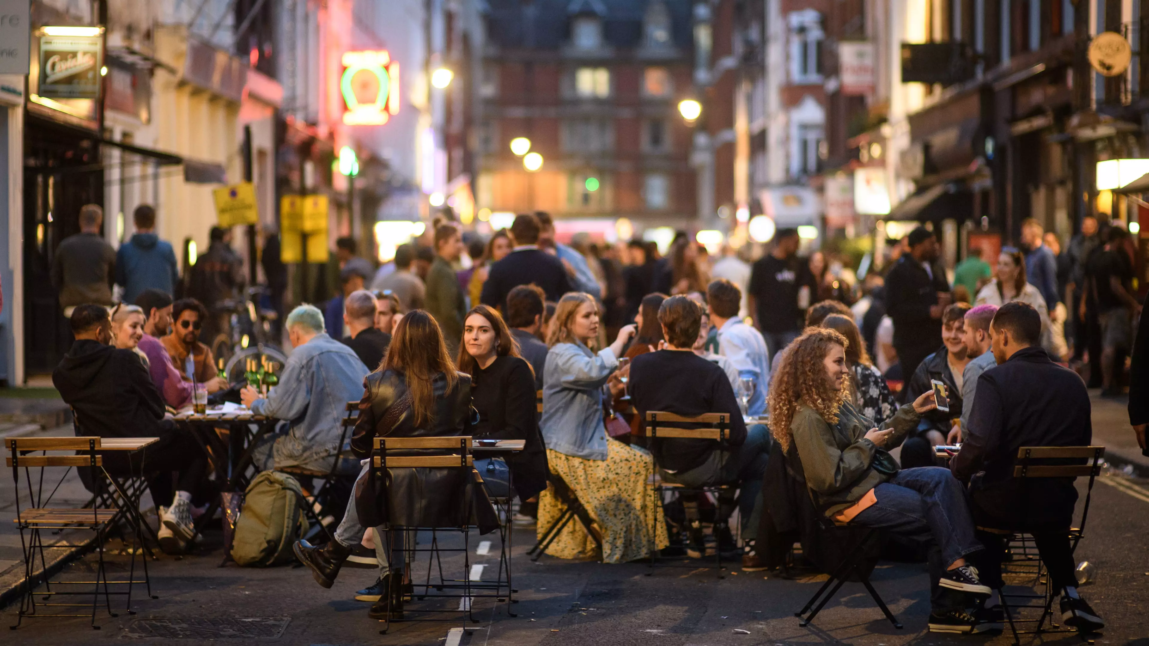 Pubs, Bars And Restaurants In England Will Have 10pm Curfew From Thursday