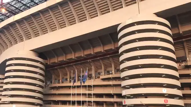 ‪Inter Milan Fans Screaming Out The Champions League Song Will Give You Goosebumps‬