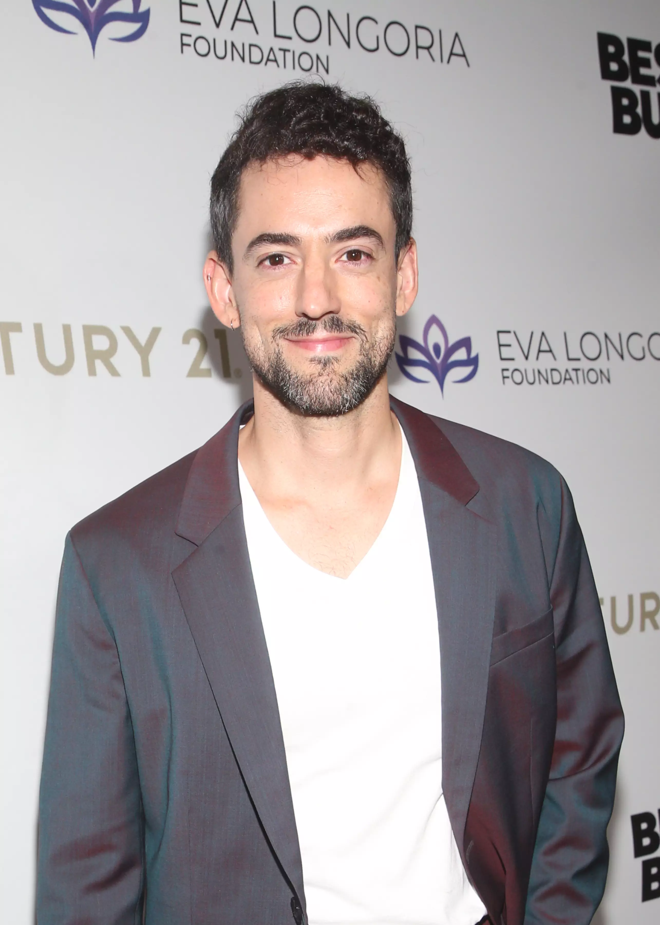 Luis Gerardo Méndez will star in the news series.