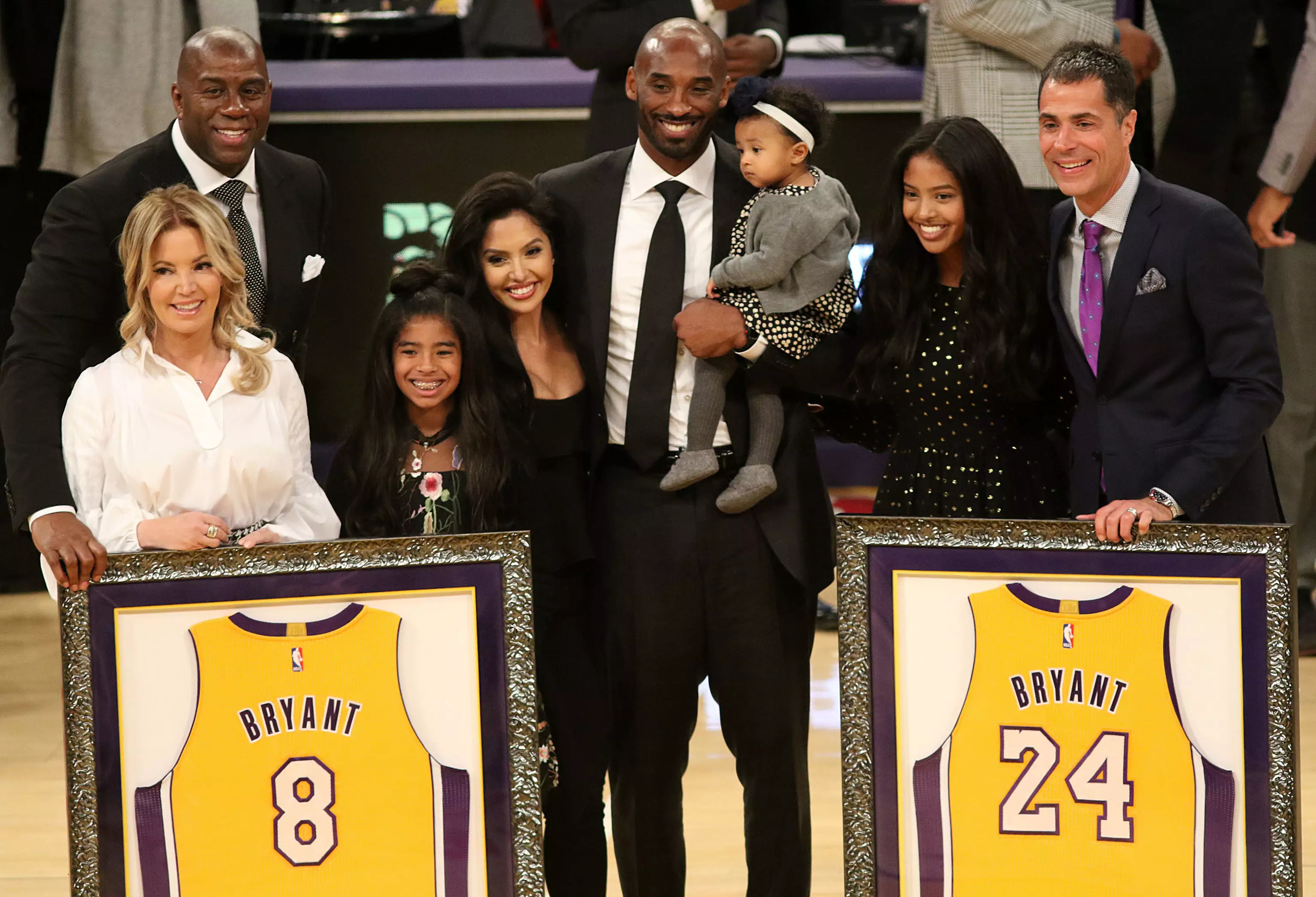 NBS legend Kobe Bryant and his daughter Gianna tragically died in a helicopter crash this morning.