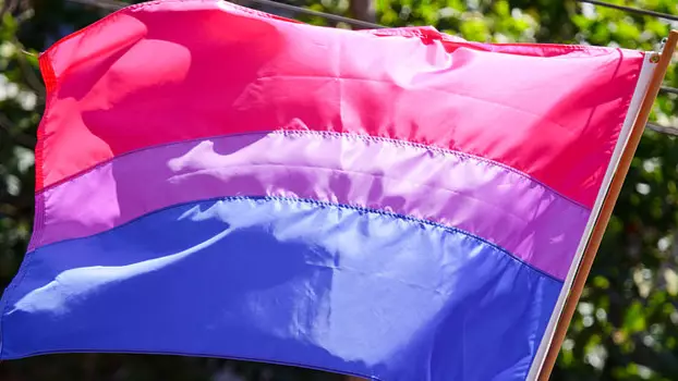 People Are Fuming Over The Stat That 44% Of Australians Wouldn't Date A Bisexual Person