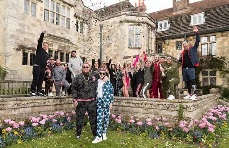 Rag'n'Bone Man, his fiancée Beth Rouy and all of their guests wore tracksuits to the wedding.