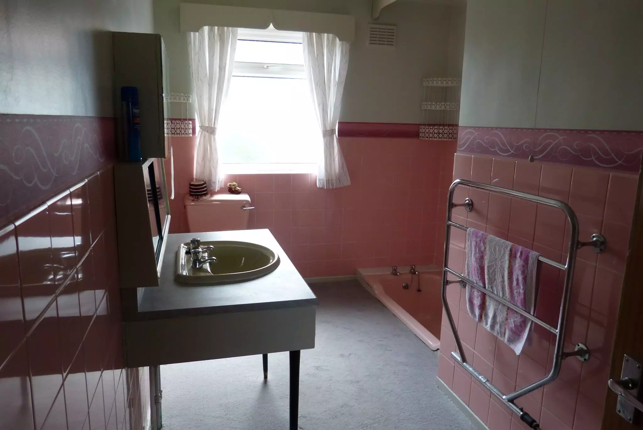 The bathroom features a pink suite and sunken bath.