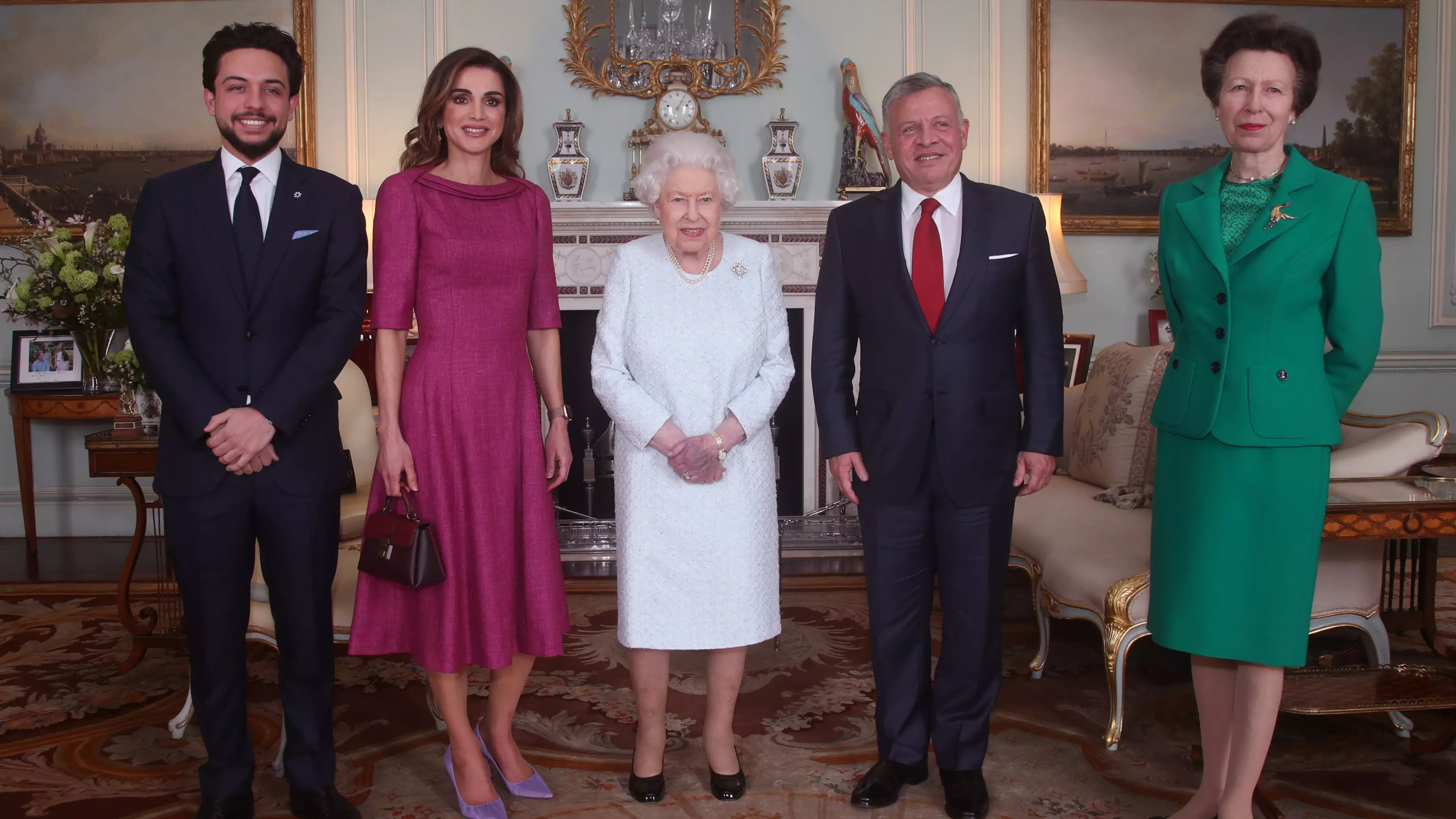 The Queen Causes Concern After Being Pictured With 'Bruised Hand'