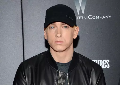 Guy Attempts To Pick Up Girl Using Only Eminem’s Stan Lyrics On Tinder