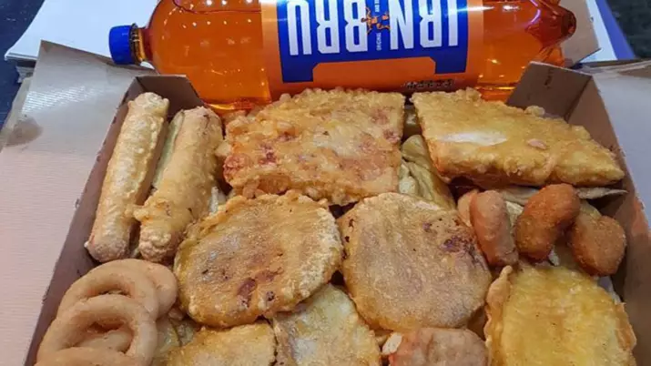 Scottish Takeaway's 7000-Calorie Crunch Box Is Deep Fried Heaven