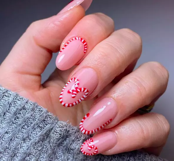 These candy cane nails are simple yet elegant (