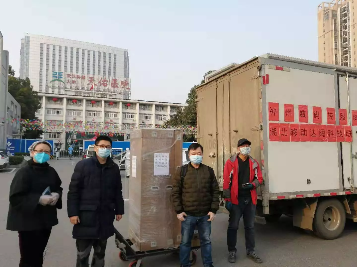 CloudMinds employees unload a robot shipment at Wuhan's Tongji Tianyou Hospital.