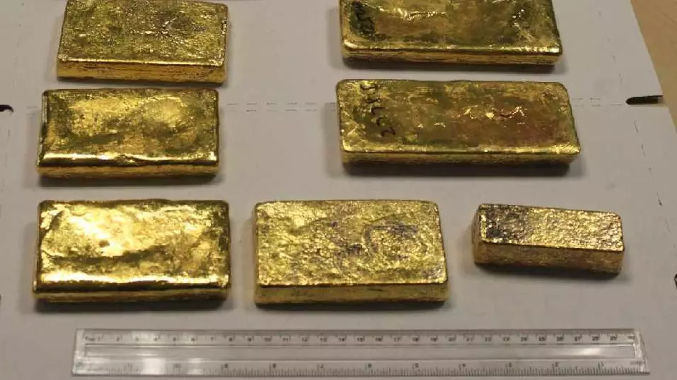 Gold Bars Worth £750,000 Found In Lunchbox In Passenger's Hand Luggage