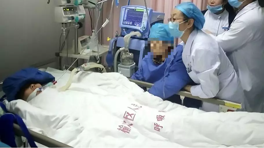 Chinese Doctor Dies From A Stroke After Working 18 Hours Straight