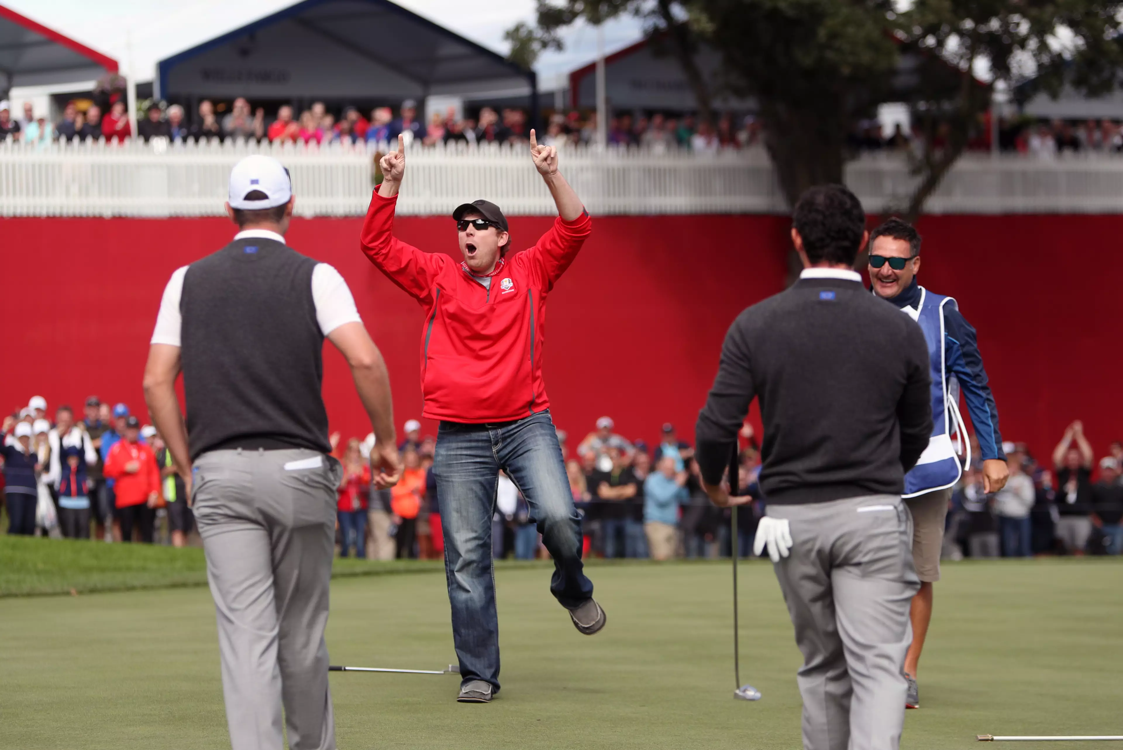 WATCH: Heckling Fan Wins $100 From Justin Rose With Brilliant Putt