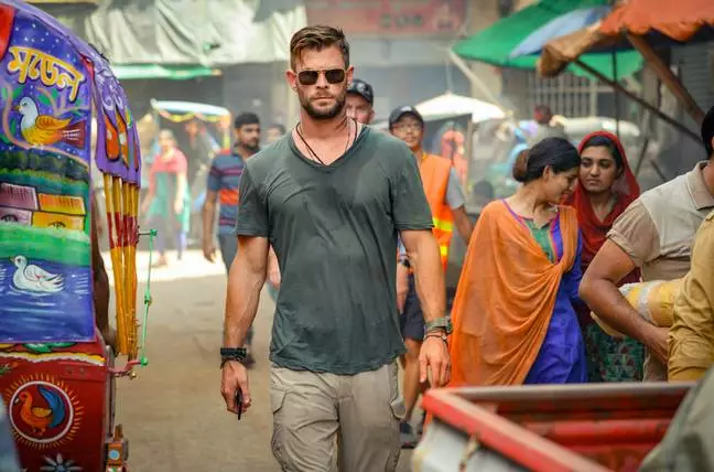Chris Hemsworth plays badass mercenary Tyler Rake in 'Extraction' (