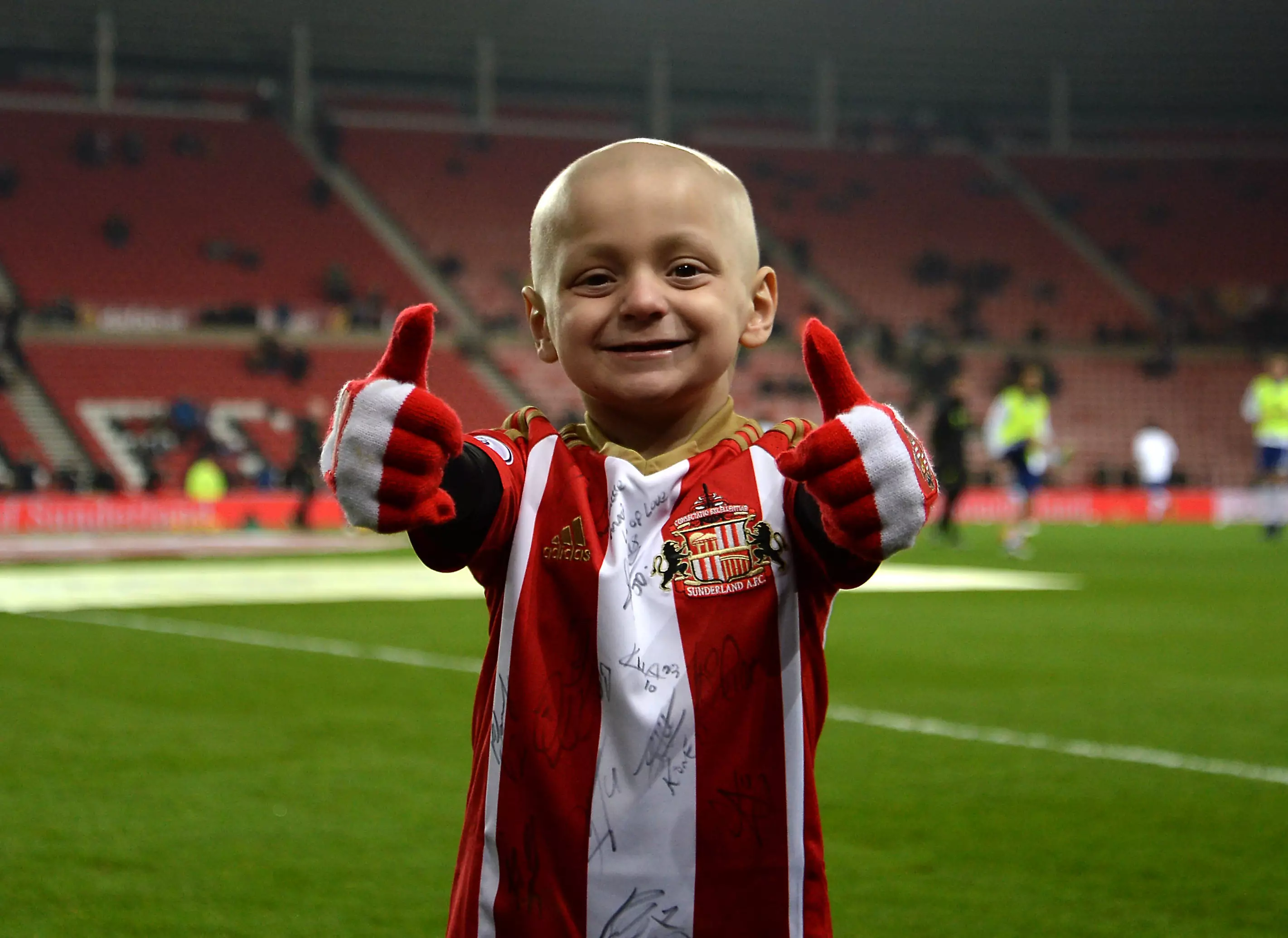 Terminally Ill Bradley Lowery Has Been Sent Over 28,000 X-mas Cards Following Appeal 