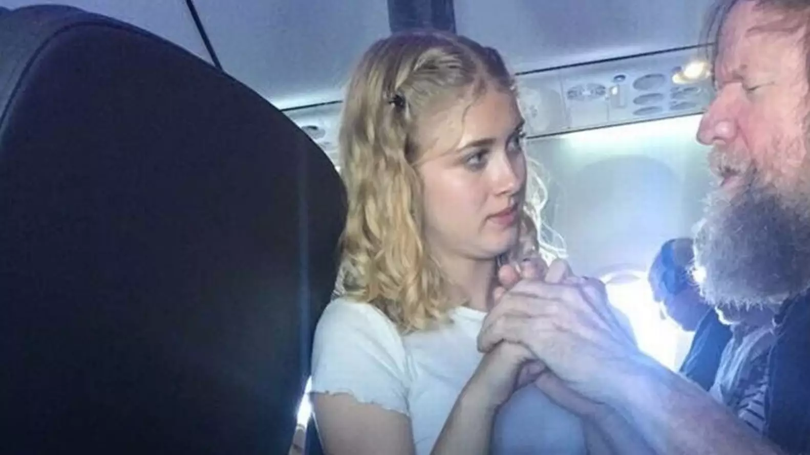Blind And Deaf Man Helped By Teenage Girl On Plane