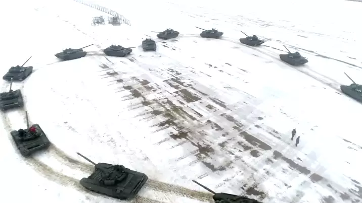 Russian Lieutenant Proposes To Girlfriend With 16 Tanks Arranged Into Heart Shape