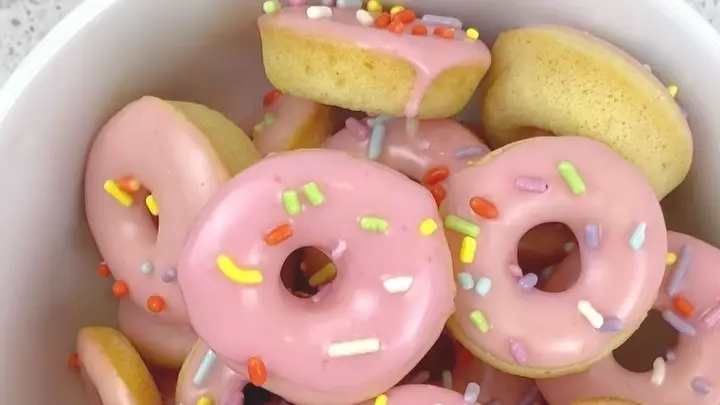 People Are Making Glazed Mini Donut Cereal And It's Everything We Want