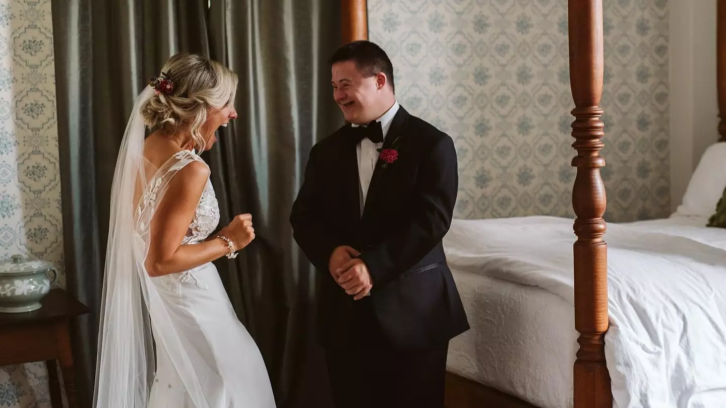 A Bride Decided To Have A 'First Look' With Her Brother And It Looked So Emotional