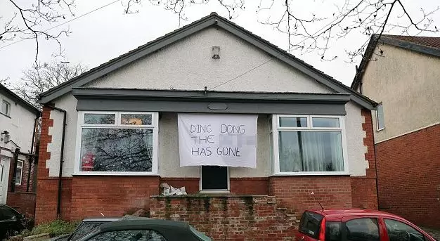 Husband Has 'Ding Dong The Bitch Is Gone' Hung From His House After Divorce
