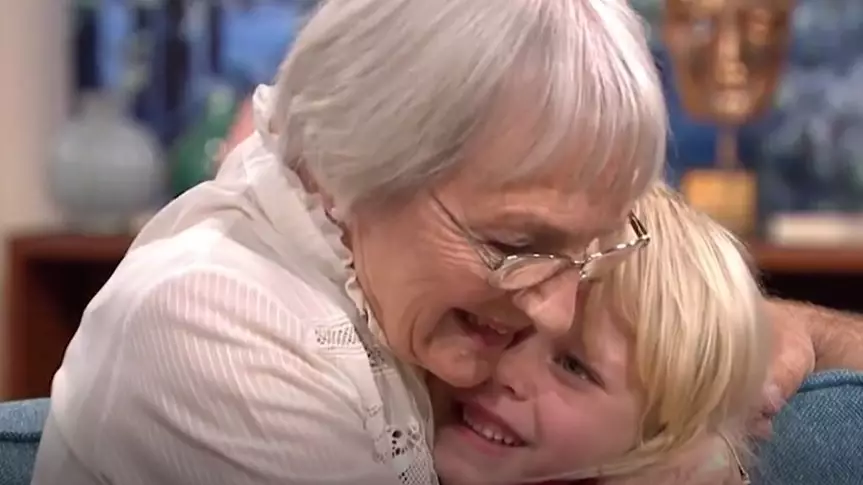  Little Girl's Incredible Relationship With 86-Year-Old Best Friend Moves The Nation To Tears