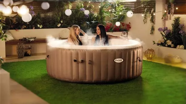 Aldi's Sell Out Hot Tub Is Back Just In Time For The Long Weekend 