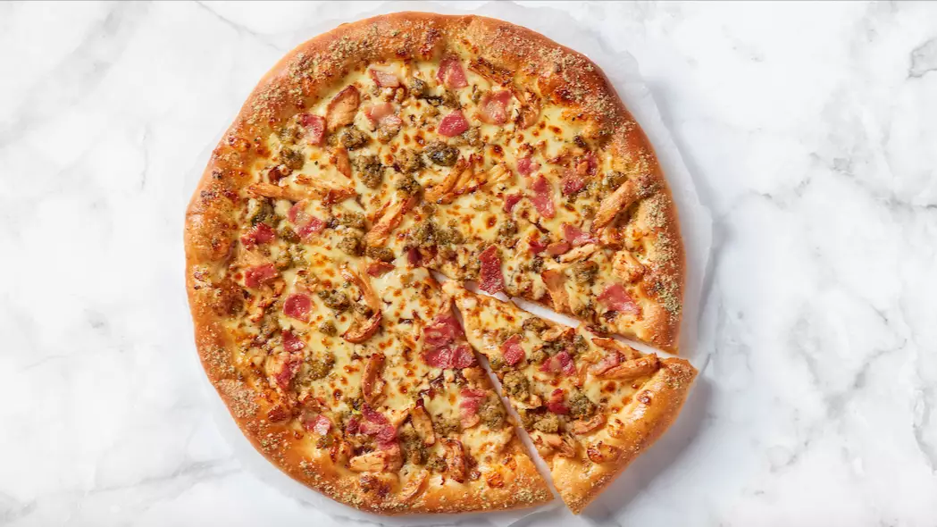 Pizza Hut Has Launched A Christmas Pizza With Red Wine Gravy Base