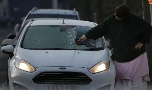 Here's How You Defrost Your Windscreen In Super Fast Time