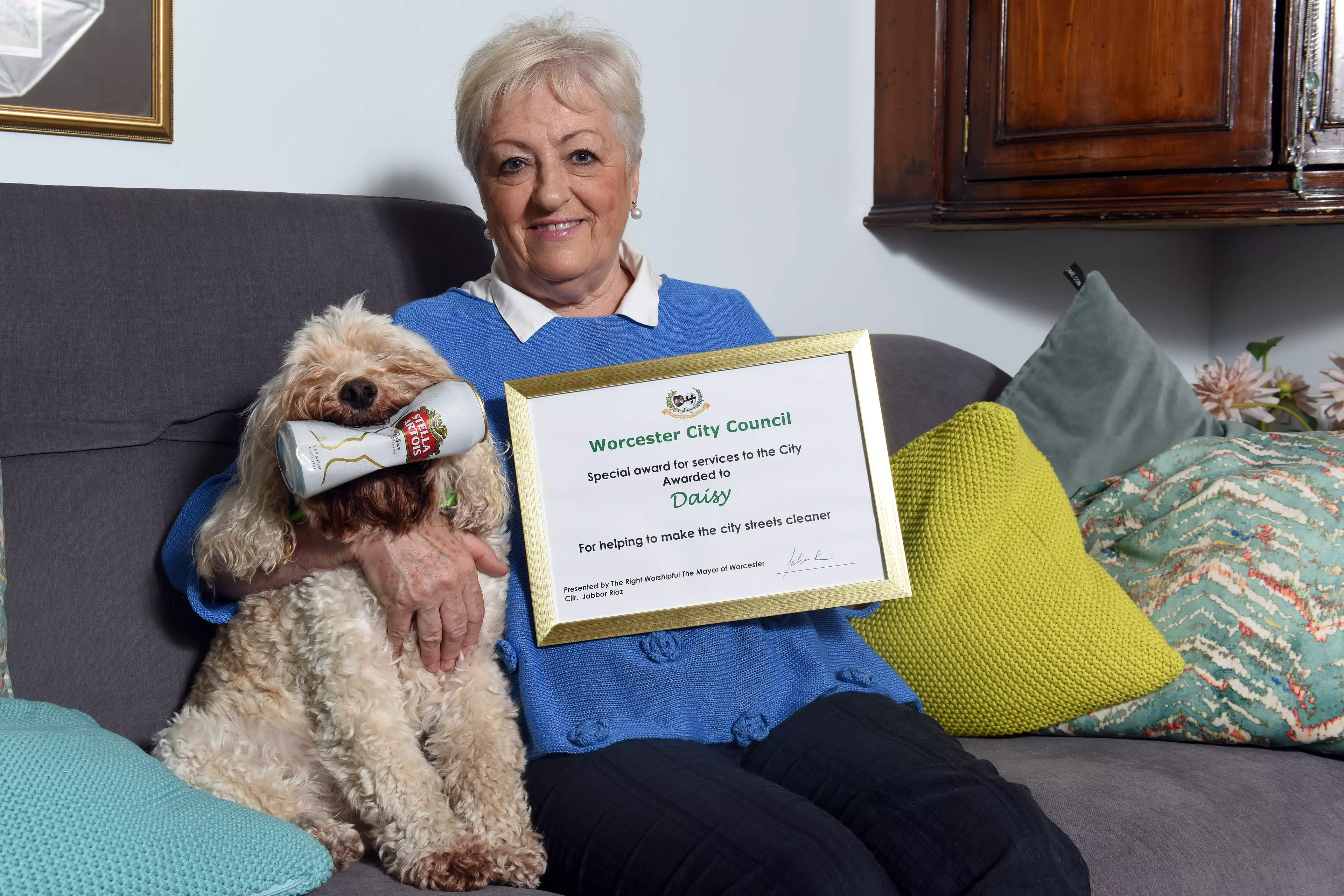 Dog Receives Award From Mayor After Eight Years Litter Picking