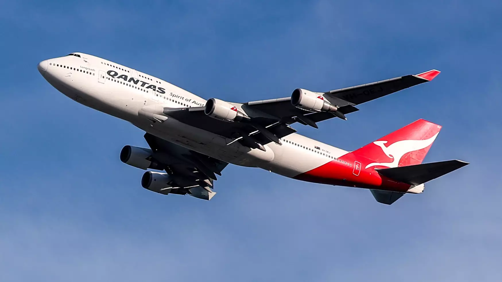 The Last Qantas 747 Performed A Flying Kangaroo Off The Coast Of Australia