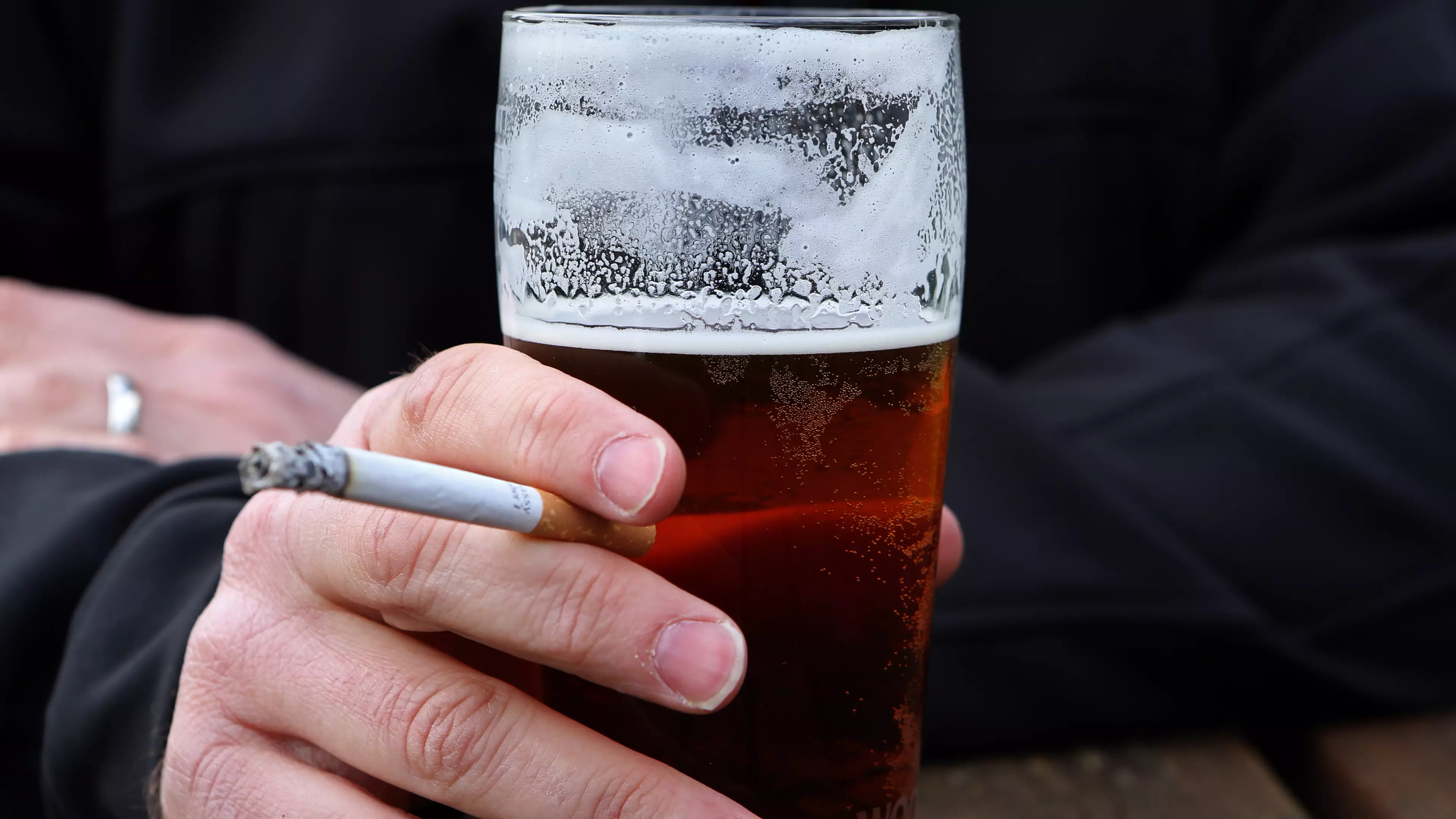 Scientist Explains Why Your Brain Craves Cigarettes When You're Drunk 